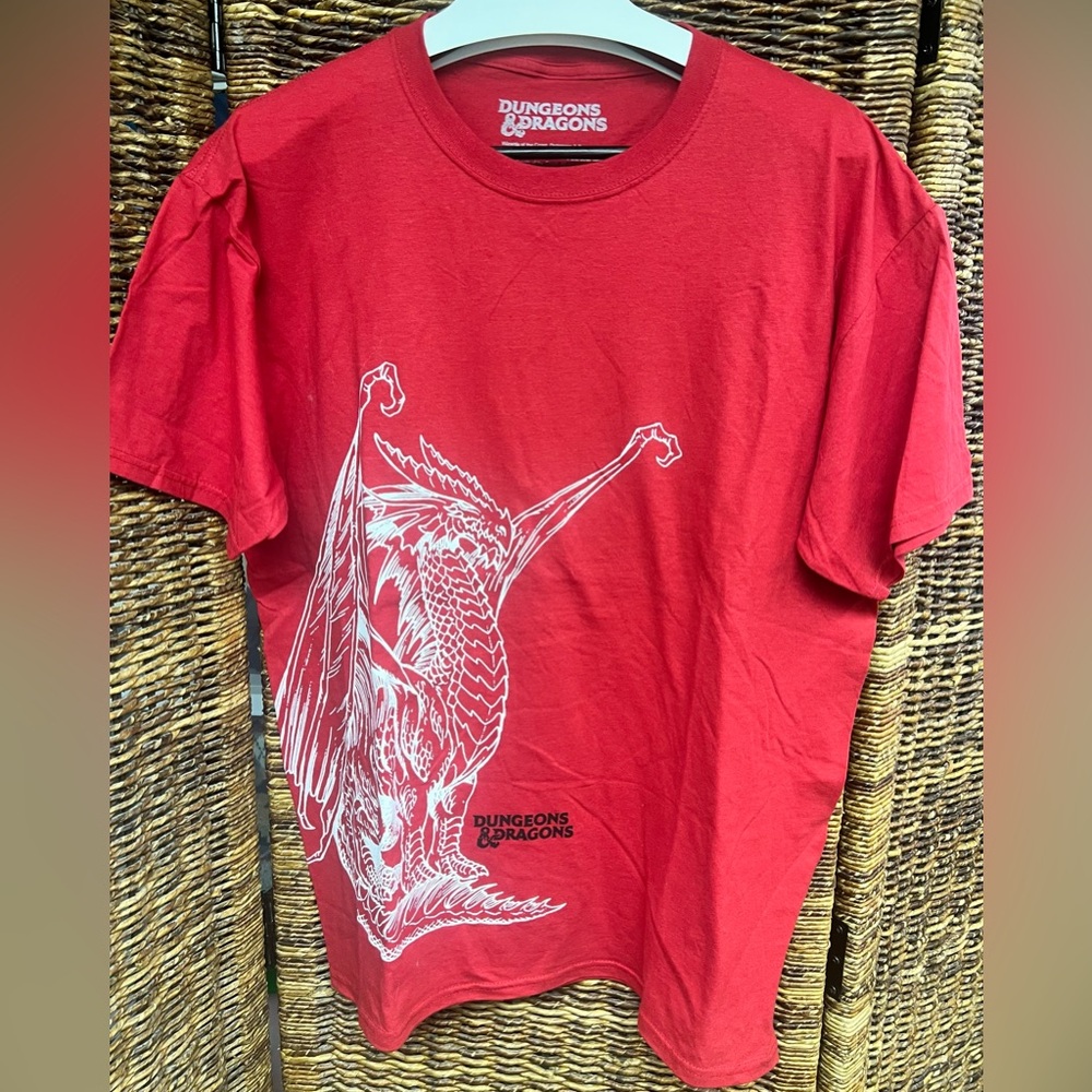 Dungeons & Dragons- Size: Large Red‎ Shirt